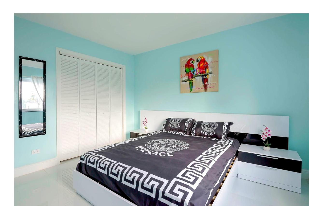 Apartment Lovely Apt Near Beach,downtown,24hr Security,pool
