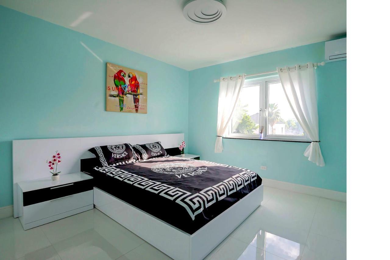 Apartment Lovely Apt Near Beach,downtown,24hr Security,pool Nassau